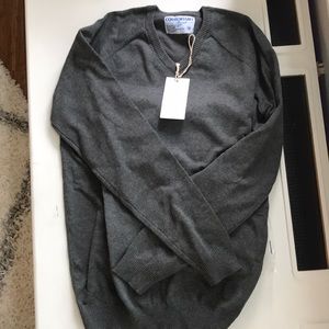 Man long sleeve v-neck sweater